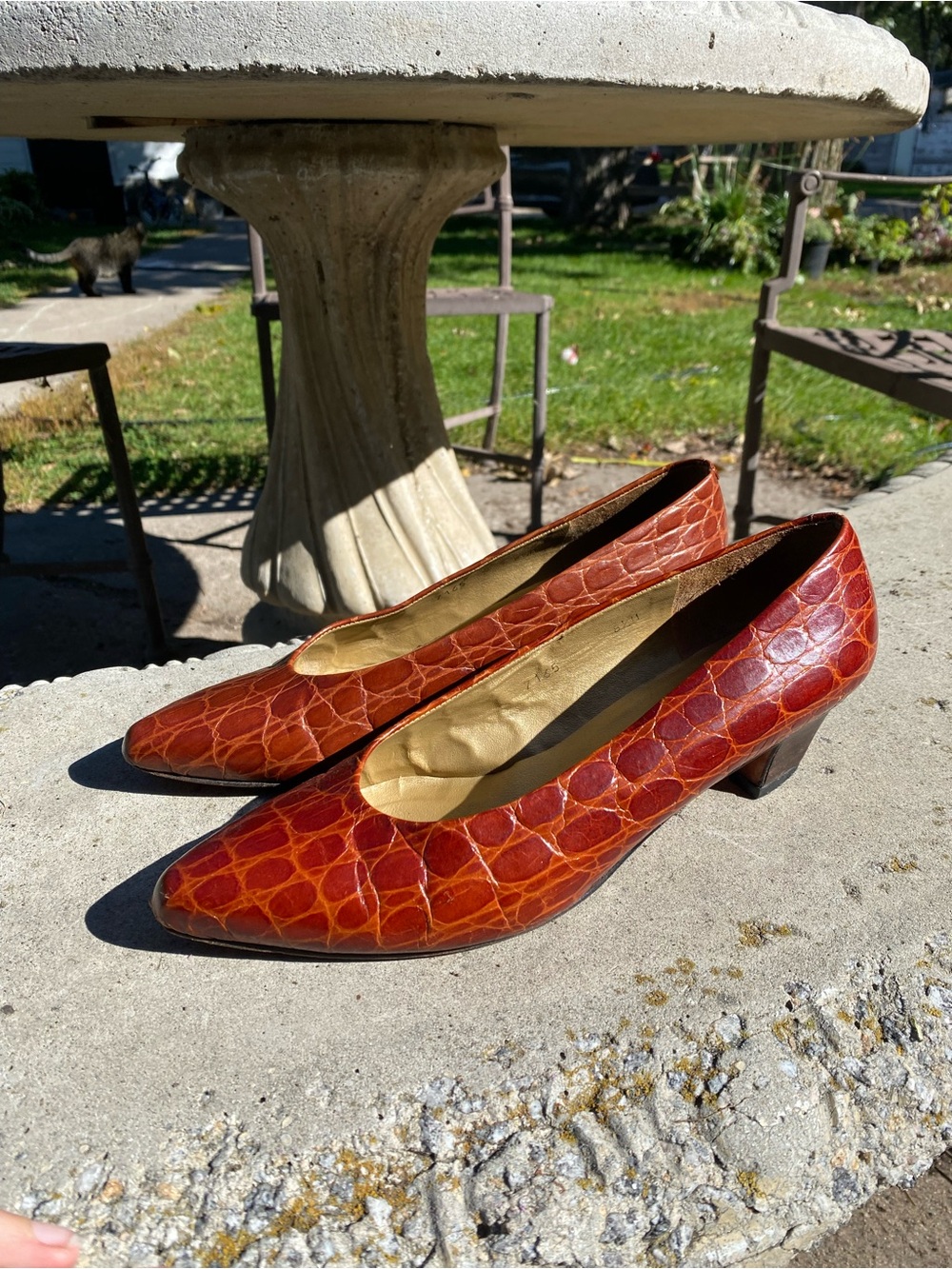 Pretty VTG Leather Low Heel Shoe